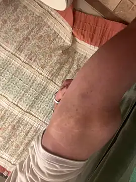 Snapshot of LilCheeky chatting on October 2025 06:10:01 AM LilCheeky online show from October 2025 06:10:01 AM