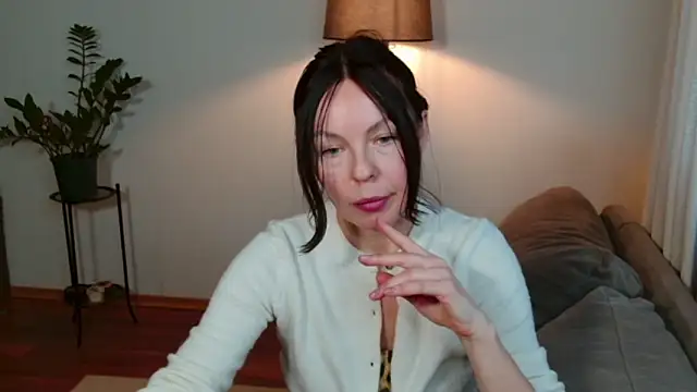 LittleNicolee online show from February 2026 03:10:01 PM