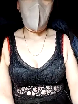 YiyinLy online show from November 2025 08:20:02 PM