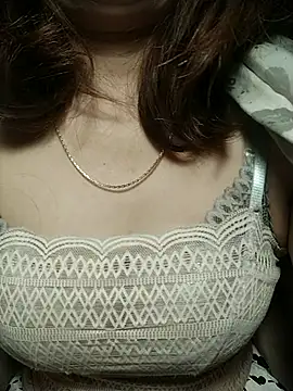 YiyinLy online show from November 2025 07:46:02 PM