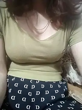 YiyinLy online show from November 2025 09:02:02 AM