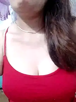 Snapshot of YiyinLy chatting on May 2026 07:02:02 AM YiyinLy online show from May 2026 07:02:02 AM