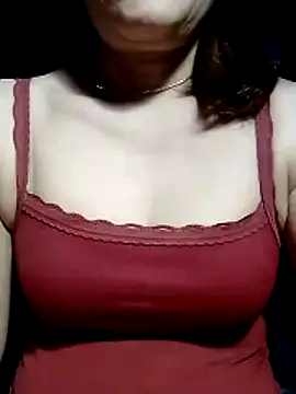 Snapshot of YiyinLy chatting on May 2026 09:11:02 PM YiyinLy online show from May 2026 09:11:02 PM