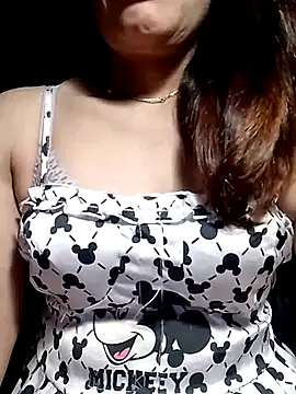 Snapshot of YiyinLy chatting on May 2026 09:10:01 PM YiyinLy online show from May 2026 09:10:01 PM