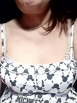 Snapshot of YiyinLy chatting on May 2026 10:06:01 PM YiyinLy online show from May 2026 10:06:01 PM