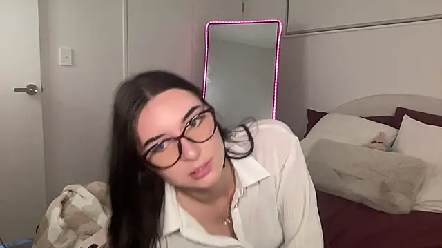 mollyy2006 online show from October 2025 01:13:02 AM