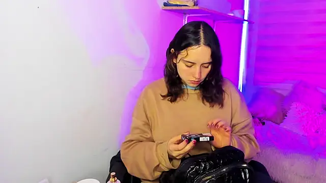 Emily Lindey online show from November 2025 03:07:01 AM