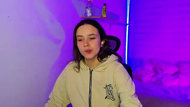 Emily Lindey online show from November 2025 03:05:01 AM