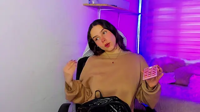 Emily Lindey online show from November 2025 11:32:02 AM