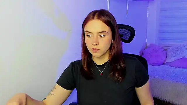 Emily Lindey online show from December 2025 03:34:01 AM