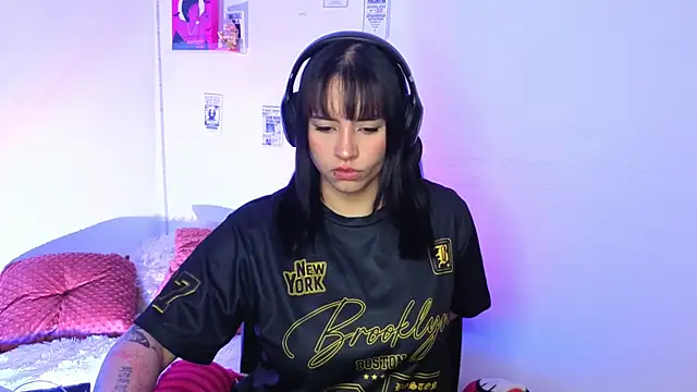 Emily Lindey online show from April 2026 03:43:02 AM