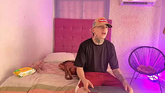 lily and wan online show from December 2025 01:16:02 PM