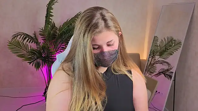 Scarlet Sinera online show from October 2025 08:46:01 AM