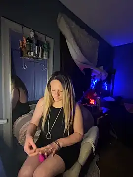 queenkelly1234 online show from April 2026 06:00:02 AM