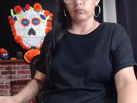 Lucyy Naugthy online show from November 2025 12:05:02 PM