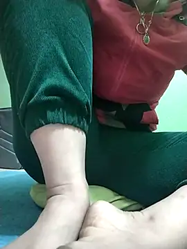 Amanda- ena- online show from October 2025 04:49:02 AM