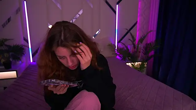 CuteeFoxy online show from December 2025 02:47:01 PM