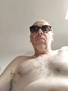 Snapshot of nicolaspgarnier chatting on June 2026 09:33:01 AM nicolaspgarnier online show from June 2026 09:33:01 AM
