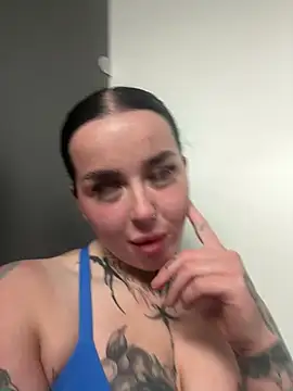 Snapshot of lucycoxxoxo chatting on May 2026 11:12:03 PM lucycoxxoxo online show from May 2026 11:12:03 PM