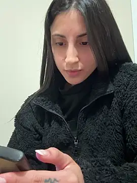 Snapshot of itsmiasofia chatting on June 2026 11:10:01 PM itsmiasofia online show from June 2026 11:10:01 PM