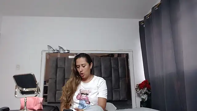 Snapshot of Salmma_Milf chatting on May 2026 11:49:02 AM Salmma Milf online show from May 2026 11:49:02 AM