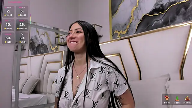 JuliethCruz  online show from October 2025 05:40:02 PM