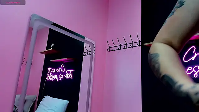 JuliethCruz  online show from January 2026 08:36:01 PM