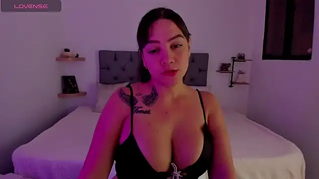 Snapshot of Saraarouusee chatting on February 2026 03:51:02 AM Saraarouusee online show from February 2026 03:51:02 AM