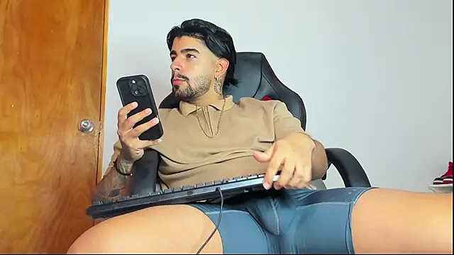 maximo black  online show from November 2025 09:24:02 PM