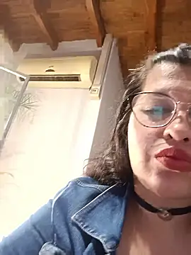 Snapshot of Sexylips200 chatting on October 2025 07:31:02 AM Sexylips200 online show from October 2025 07:31:02 AM