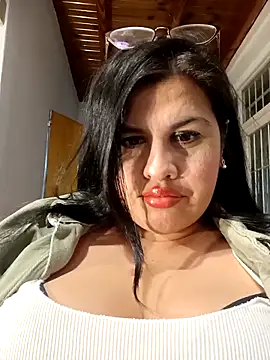 Snapshot of Sexylips200 chatting on October 2025 04:04:01 AM Sexylips200 online show from October 2025 04:04:01 AM