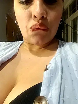 Snapshot of Sexylips200 chatting on October 2025 07:09:01 AM Sexylips200 online show from October 2025 07:09:01 AM