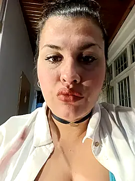 Snapshot of Sexylips200 chatting on October 2025 06:14:01 AM Sexylips200 online show from October 2025 06:14:01 AM