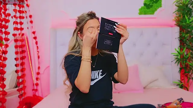 AriannaSins online show from February 2025 01:54:01 PM