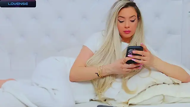 AriannaSins online show from February 2025 04:15:01 PM