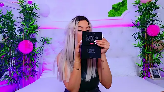 AriannaSins online show from September 2025 12:29:01 PM