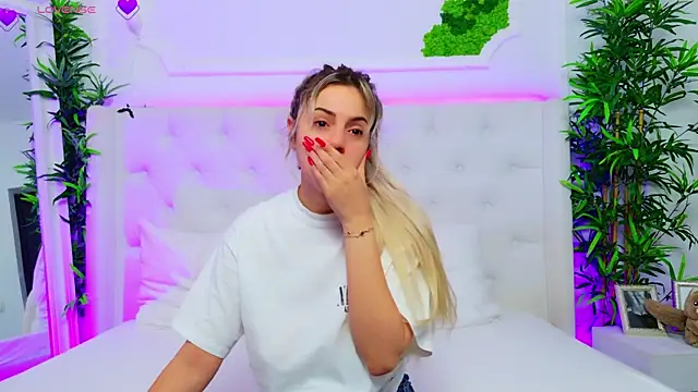 Snapshot of AriannaSins chatting on November 2025 01:32:02 PM AriannaSins online show from November 2025 01:32:02 PM