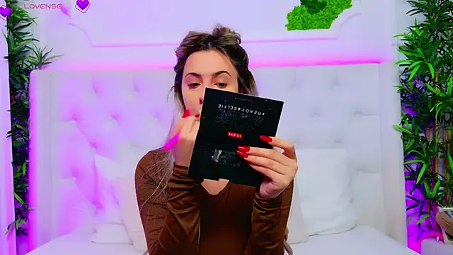 Snapshot of AriannaSins chatting on December 2025 01:20:02 PM AriannaSins online show from December 2025 01:20:02 PM