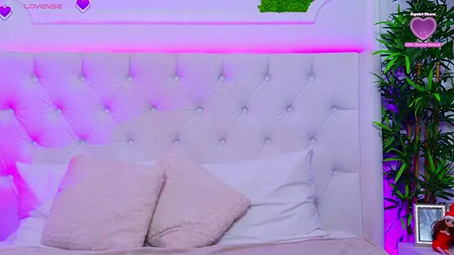 Snapshot of AriannaSins chatting on December 2025 01:19:01 PM AriannaSins online show from December 2025 01:19:01 PM