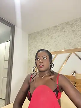 Snapshot of EmiParks chatting on November 2025 12:44:02 PM EmiParks online show from November 2025 12:44:02 PM