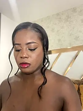 Snapshot of EmiParks chatting on December 2025 12:43:02 PM EmiParks online show from December 2025 12:43:02 PM