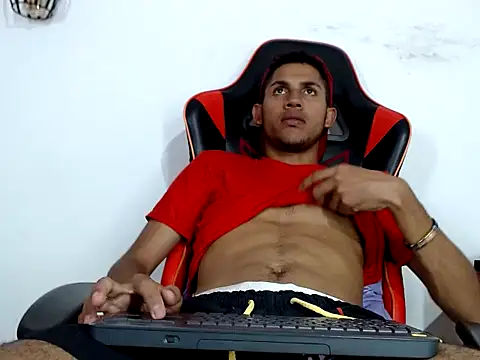 Snapshot of sexy_latin_cum chatting on October 2025 11:16:02 PM sexy latin cum online show from October 2025 11:16:02 PM