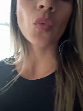 valentina herrrera online show from October 2025 09:27:01 PM