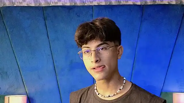 Aaron Eze online show from November 2025 09:17:01 PM