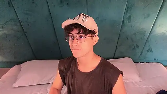 Aaron Eze online show from April 2026 02:13:02 PM