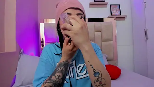 Eviiece online show from November 2025 03:05:01 AM