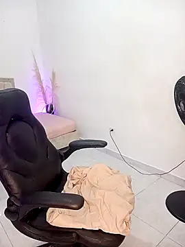 Noah Cherry online show from November 2025 04:15:02 AM