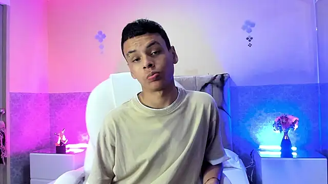 Xavier Fox    online show from October 2025 04:24:01 AM