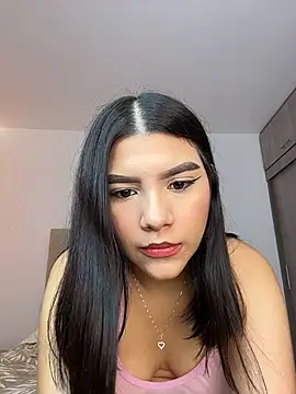 Julietalcl online show from April 2026 08:47:01 PM