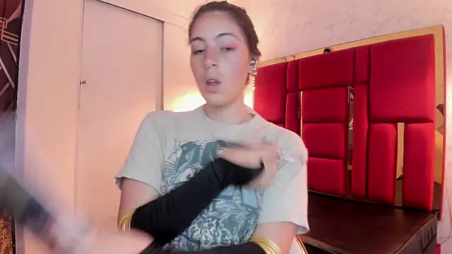 moon winy online show from November 2025 11:43:01 AM